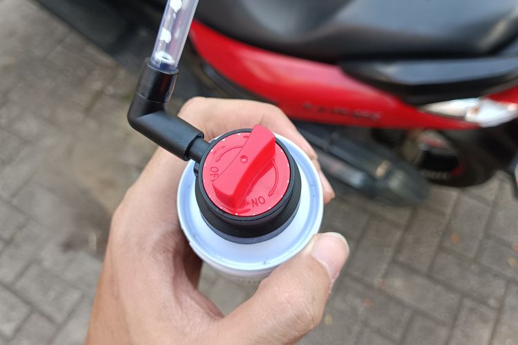 ban motor, tambal ban, ban kempis, Tire Repair Kit, Instant Tire Fix, alat perbaikan ban bocor, Tak Perlu Dorong Motor Saat Ban Kempis, Bisa Pakai Tambal Ban Instan