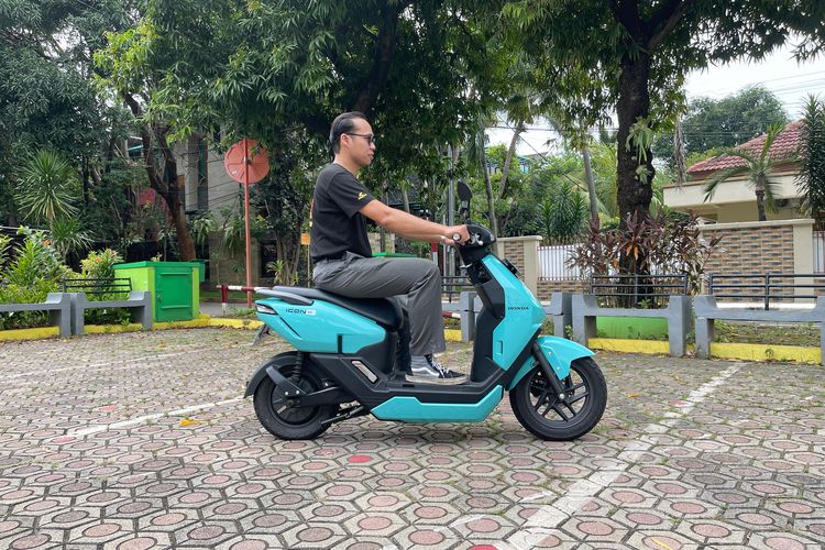motor listrik murah, Honda ICON e:, jarak tempuh 53 km, mobilitas harian, Honda Icon e: Solusi Mobilitas Harian dengan Harga Terjangkau