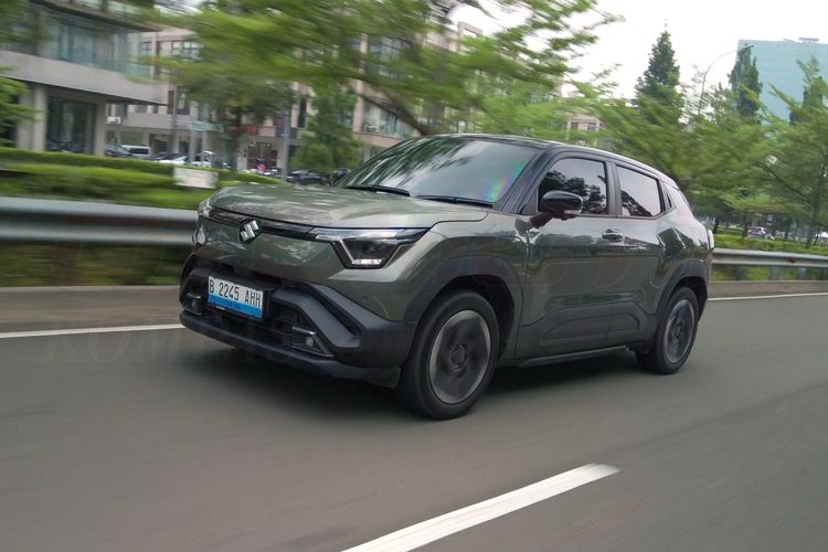 mobil listrik, eVitara Diuji di Jalan Raya, Seberapa Nyaman SUV Listrik Suzuki Ini?, Performa di Tol: Responsif dan Stabil, ADAS: Berkendara Lebih Ringan, Kenyamanan Kabin Tetap Jadi Prioritas, Efisiensi dan Biaya Pengisian Daya, Regenerative Braking Bekerja Halus