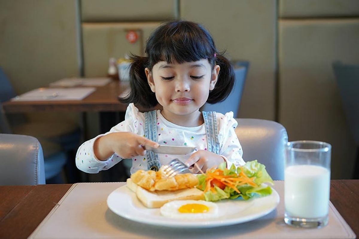anak usia 4 tahun, Tak Hanya di 1.000 Hari Pertama, Gizi Anak Usia 3-4 Tahun Juga Penting, Anak Usia 3–4 Tahun Kerap Luput dari Perhatian, Kebutuhan Kalori Anak Lebih Tinggi dari Orang Dewasa, Peran Karbohidrat dan Protein Perlu Seimbang, Karbohidrat Tak Harus dari Nasi