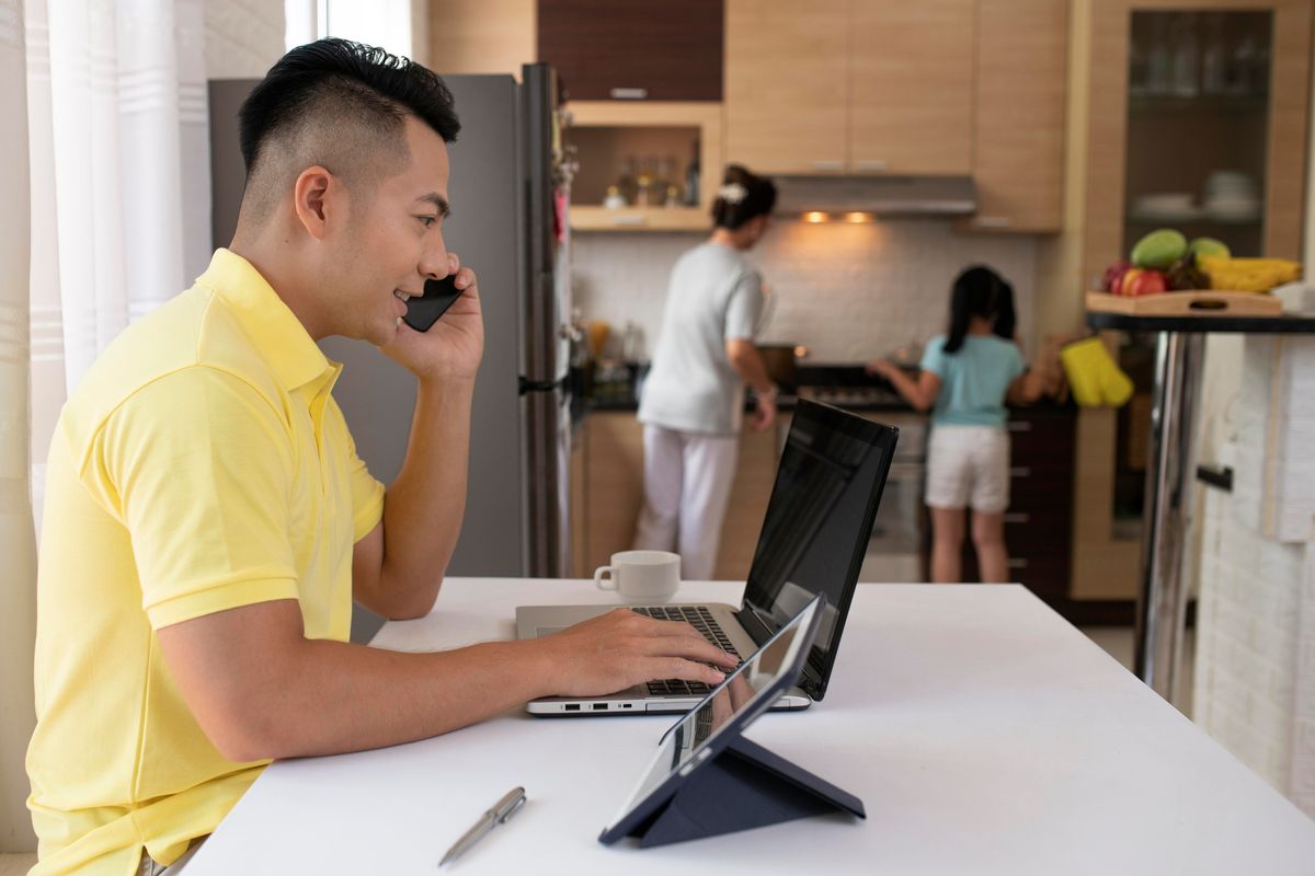 bekerja dari rumah, work from home, WFH ASN Jangan Dianggap Libur, Ini Risiko jika Budaya Kerja Tidak Jelas, WFH tetap hari kerja, Perempuan bisa menghadapi tantangan lebih besar, Budaya kerja perlu ikut berubah, Batas komunikasi kerja penting dijaga, WFH satu hari masih bisa dikelola