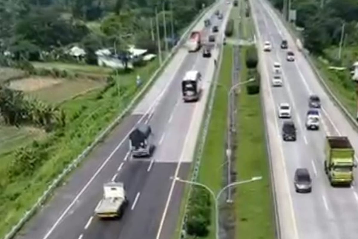 jalan beton, jalan aspal, Awas, Kombinasi Jalan Aspal dan Beton Berbahaya Saat Hujan