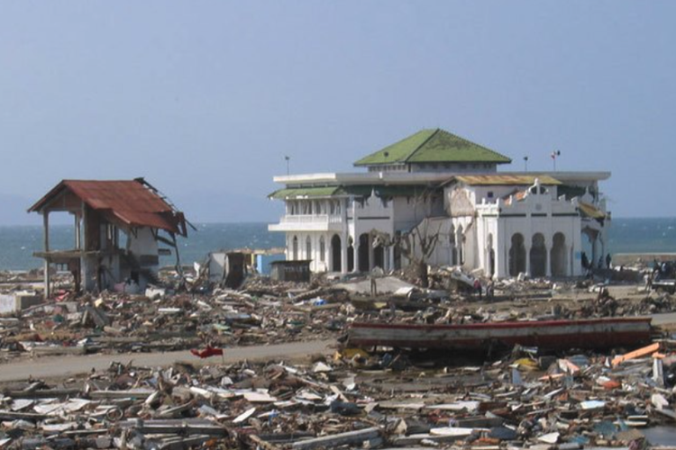 Aceh, Sumatera, tsunami Aceh, Tsunami Aceh 2004 dan Potret Bencana Kemanusiaan Terbesar, Pusat gempa penyebab tsunami Aceh, Penyebab gempa pemicu tsunami Aceh, Tsunami Aceh dan daftar negara yang terdampak, Jumlah korban jiwa akibat tsunami Aceh, Banjir Aceh, Sumut, dan Sumbar, Jumlah pengungsi akibat banjir Sumatera