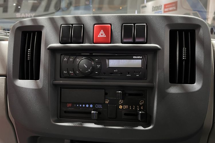 Isuzu, pikap, Traga, Isuzu Traga AC Bisa Ubah Kebiasaan Sopir Merokok di Kabin