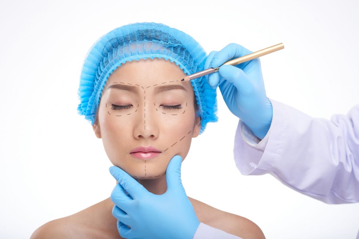 facelift, threadlift, masa pemulihan facelift, tarik benang wajah, perbedaan threadlift dan facelift, masa pemulihan threadlift, beda facelift dan threadlift, beda threadlift dan facelift, Threadlift Vs Facelift, Mana yang Pemulihannya Lebih Cepat? Ini Kata Dokter, Tarik benang (threadlift): Minim luka, cepat pulih, Facelift: Lebih invasif dan lama sembuh, Pilih threadlift atau facelift?, Pilih yang cepat atau tahan lama?
