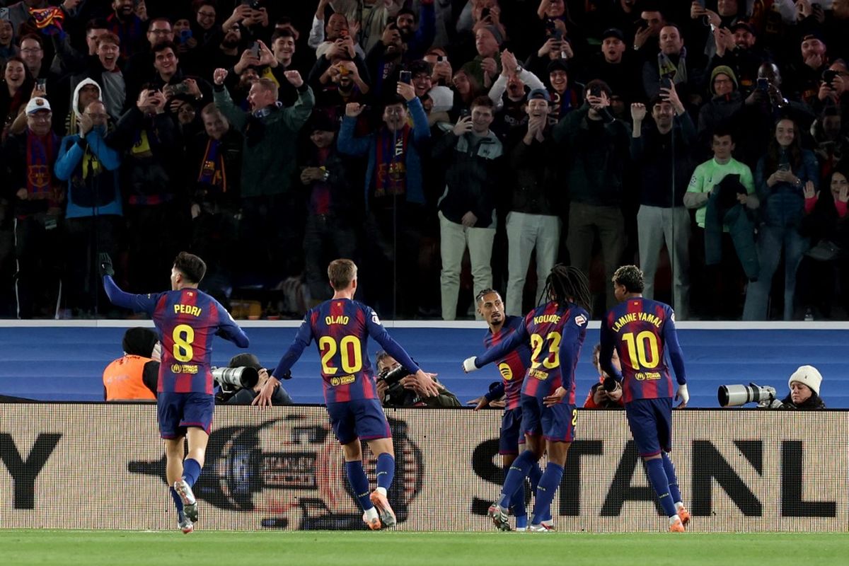 Liga Champions, Barcelona, Eintracht Frankfurt, Barcelona vs Eintracht Frankfurt, Hansi Flick, Dino Toppmoller, UEFA Champions League, Prediksi Barcelona Vs Eintracht Franfkurt di Liga Champions 2025-2026, Rekor Pertemuan dan Modal Tim, Tantangan Cedera dan Kekuatan Tim, Prediksi Susunan Pemain, Prediksi Skor