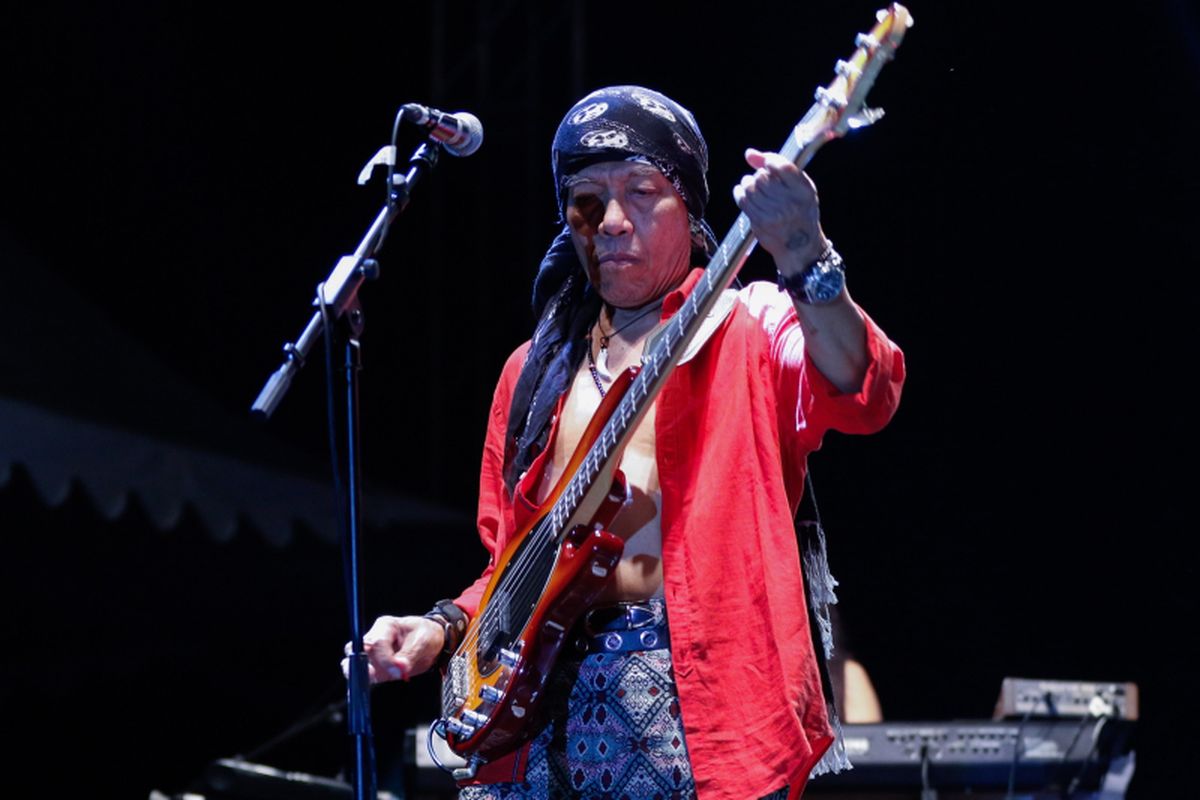 God Bless, Donny Fattah, Sepak Terjang Donny Fattah, Bassis God Bless yang Jadi Legenda Musik Rock Indonesi, Ikut mendirikan God Bless, Menghasilkan sejumlah lagu bersama God Bless, Terlibat dalam proyek musik lain, Perjalanan bermusik sebelum God Bless