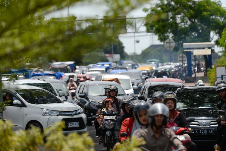 risiko kecelakaan, selap-selip, Bahaya Selap-Selip di Kemacetan: Bukan Cepat, Malah Celaka!