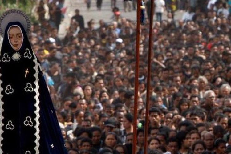 Paskah, Semana Santa, Larantuka, tradisi paskah, Semana Santa di Larantuka NTT, Tradisi Paskah Warisan Kerajaan yang Tetap Terjaga hingga Kini, Sejarah Semana Santa, Prosesi Semana Santa, Kapal Berok dan doa dari laut, Momen doa dan pertobatan pada Semana Santa, Warisan lisan yang tetap terjaga