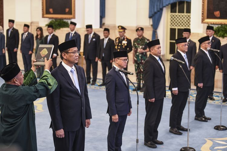 menteri koperasi, budi arie, Menteri Koperasi Budi Arie, reshuffle kabinet prabowo, menteri koperasi baru, Siang Masih Rapat di Senayan, Sore Kena Reshuffle, Ini Kata Budi Arie, Siang Masih Bahas Anggaran Kemenkop 2026, Budi Arie Mengaku Tak Tahu Reshuffle, Sore Reshuffle, Prabowo Lantik Ferry Juliantono, Profil Singkat Budi Arie Setiadi