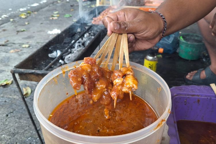 makanan kaki lima, street food, 10 Kuliner Kaki Lima Indonesia Paling Enak 2026 Versi TasteAtlas, 1. Sate Kambing, 2. Siomay, 3. Batagor, 4. Sate Padang, 5. Rendang, 6. Bubur Ayam, 7. Sate Madura, 8. Pempek, 9. Sate Babi, 10. Nasi Uduk