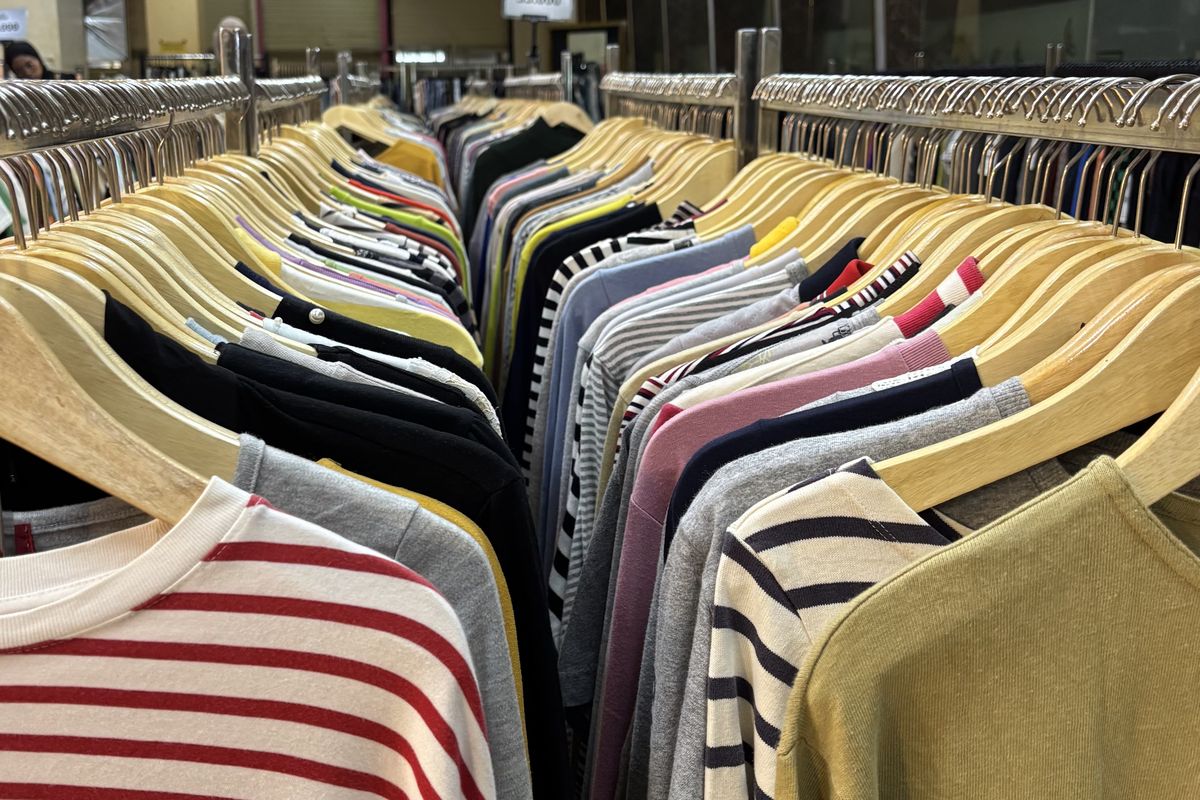 larangan impor pakaian bekas, thrifting, pakaian bekas impor, thrift shop, Pakaian Bekas Impor, larangan pakaian bekas impor, thrifting barang branded, menteri keuangan purbaya yudhi sadewa, menteri keuangan purbaya, anak muda thrifting, alasan thrifting, Alasan Anak Muda Pilih Thrifting Pakaian Bekas, Tak Cuma Harga Murah
