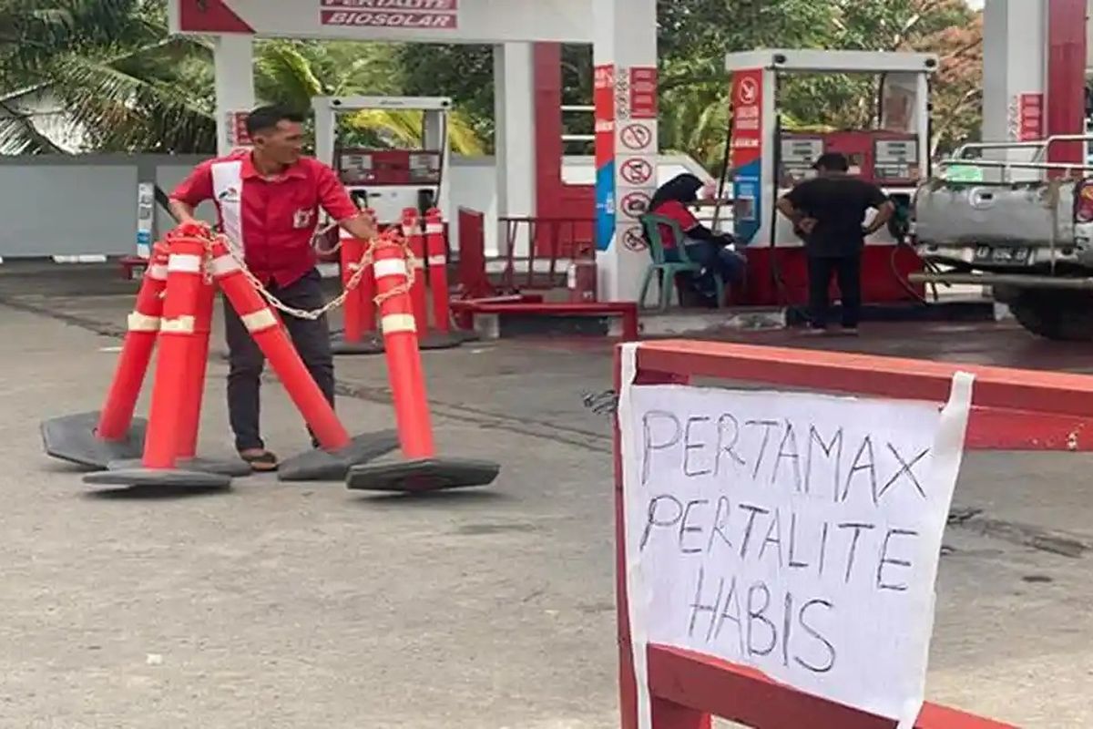 bahan bakar, Pertamina, Sintang, Pertamina Patra Niaga, 3 Hari BBM Langka di Sintang, Warga Terpaksa Antre Satu Jam di SPBU