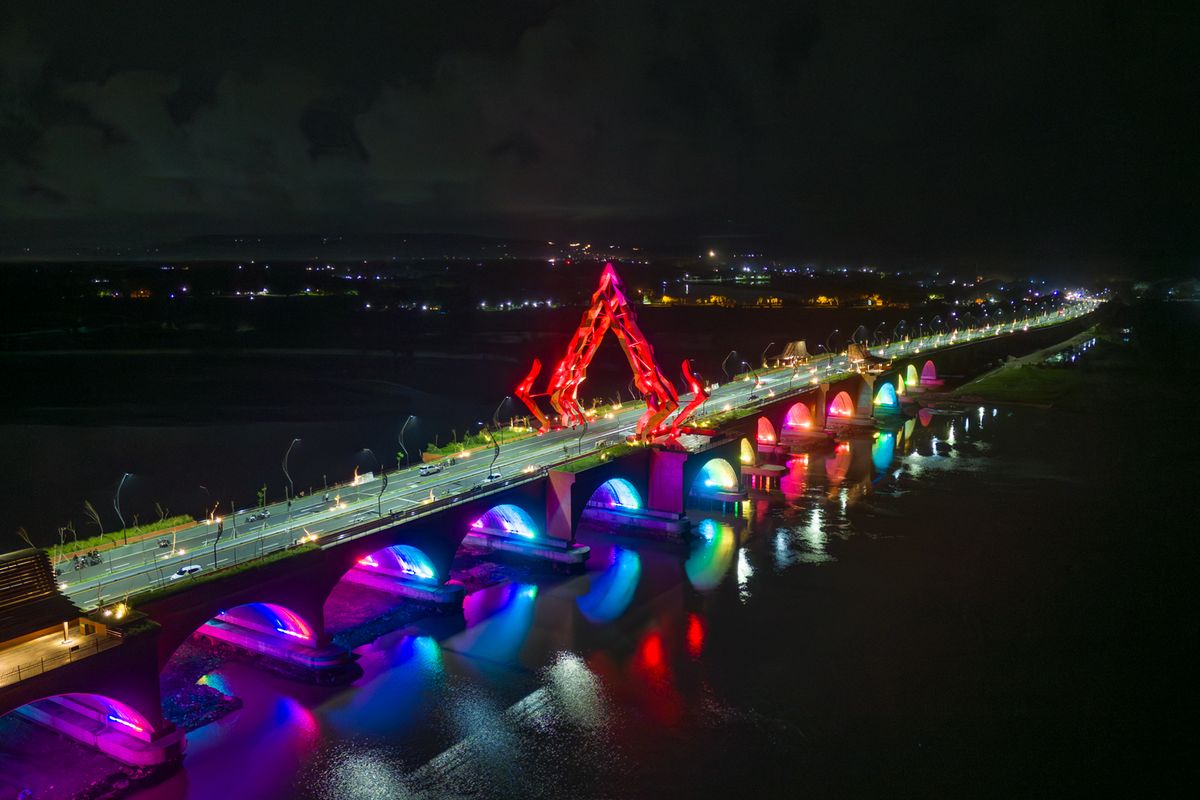 jembatan pandansimo, Jembatan Terpanjang di Yogyakarta, Keindahan jembatan pandansimo, Jembatan Rp 800 Miliar di Yogyakarta, Bertabur Lampu Aneka Warna Saat Malam