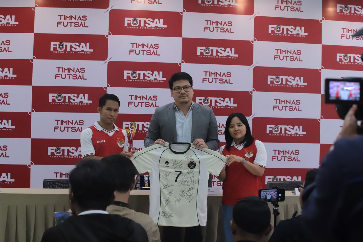 Timnas futsal Indonesia, Futsal, bencana alam, Sumatra, SEA Games 2025, Jersey Timnas Futsal Indonesia Dilelang untuk Korban Bencana Sumatera, Laku Rp 100 Juta