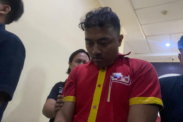 Tol Cipularang, Polres Karawang, mayat di sungai citarum, dina oktaviani tewas, dina oktaviani karawang, dina oktaviani, pelaku pembunuhan Dina Oktaviani, kasus pembunuhan Dina Oktaviani, Pembunuhan Karyawati Minimarket Tol Cipularang Disebut Bermotif Ekonomi, Tapi Tega Perkosa Korban Setelah Tewas, Pelaku Pembunuhan Dina Oktaviani Ditangkap, Motif Pelaku: Terdesak Kebutuhan Finansial, Polisi Amankan Dua Warga Lainnya, Kasus Dilimpahkan ke Polres Purwakarta