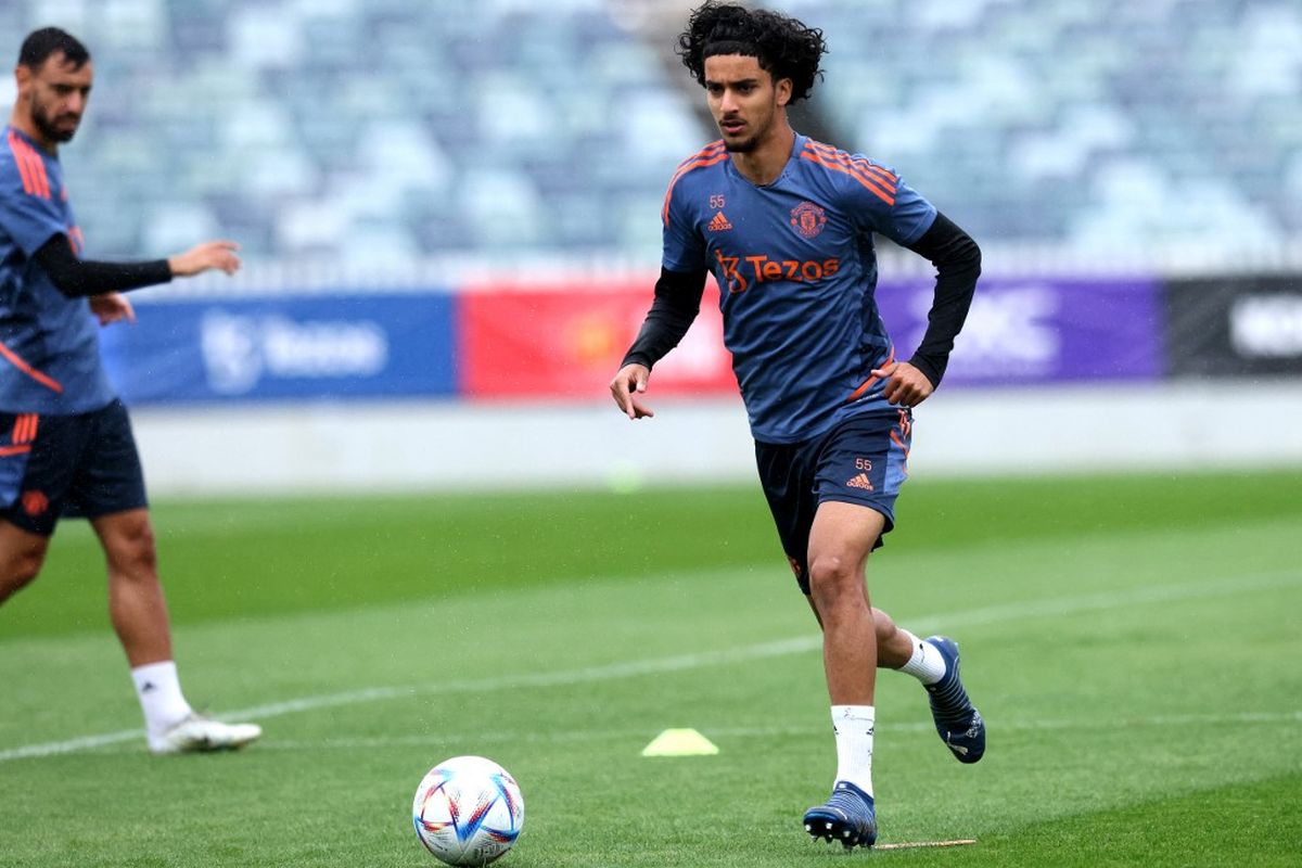 Manchester United, zidane iqbal, Indonesia vs Irak, timnas irak, kualifikasi piala dunia, Piala dunia 2026, Timnas Indonesia, jebolan man united, Profil Zidane Iqbal, Lulusan Akademi MU yang Hancurkan Mimpi Indonesia