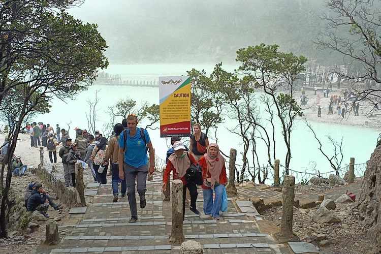 Dishub Jabar, Pangandaran hingga Bandung Jadi Favorit, Ini Peta Pergerakan Nataru 2025/2026 di Jawa Barat, Berapa jumlah dan tujuan perjalanan masyarakat Jawa Barat saat Nataru?, Dari mana asal daerah pelaku perjalanan terbanyak?, Ke mana saja tujuan favorit perjalanan Nataru?, Destinasi wisata mana yang paling diminati masyarakat?, Langkah apa yang disiapkan Dishub Jabar untuk mengurai kemacetan?