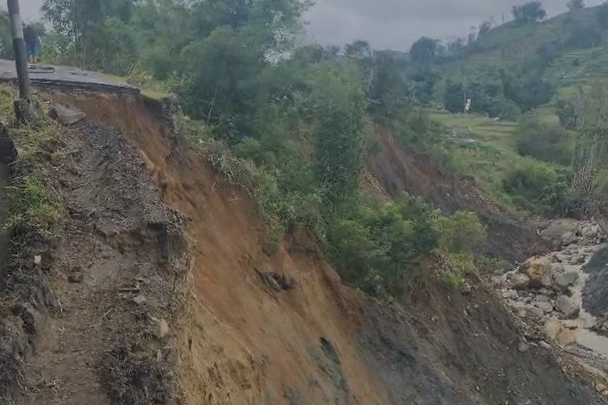 Banjarnegara, Dieng, longsor, Viral Jalan Utama ke Dieng Via Ratamba Disebut Putus Total, BPBD Banjarnegara: Tidak Benar