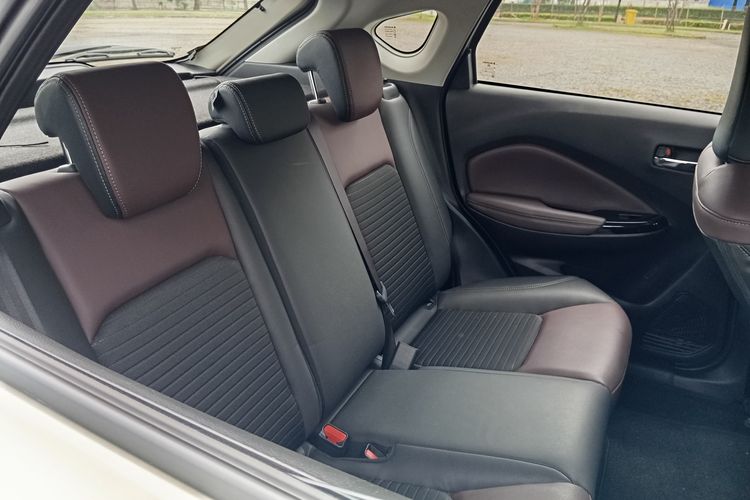 desain modern, efisiensi bahan bakar, SUV kompak, suzuki fronx sgx, Review Lengkap Suzuki Fronx SGX: Desain, Konsumsi BBM, dan Pajak, Impresi Berkendara, Konsumsi Bahan Bakar, Performa Akselerasi, Biaya Perawatan, Pajak dan Administrasi, Kesimpulan