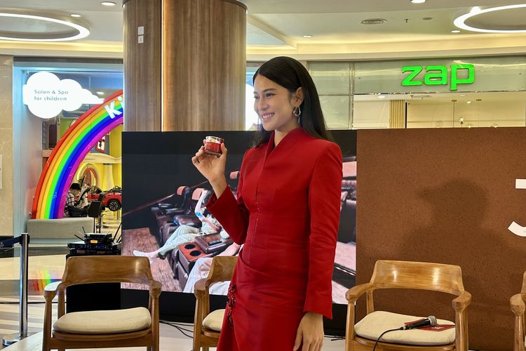 Dian Sastrowardoyo, Dian Sastro, cerita Dian Sastro wujudkan mimpinya, Dian Sastro berani mewujudkan mimpi di usia 41 tahun, Cerita Dian Sastro Berani Wujudkan Mimpi yang Tertunda di Usia 41 Tahun, Tak ada kata terlambat untuk wujudkan mimpi, Belajar dewasa lewat usaha yang dibangun sendiri, Berani memaksa diri untuk memulai, Pesan untuk perempuan yang ingin mulai di usia 40-an