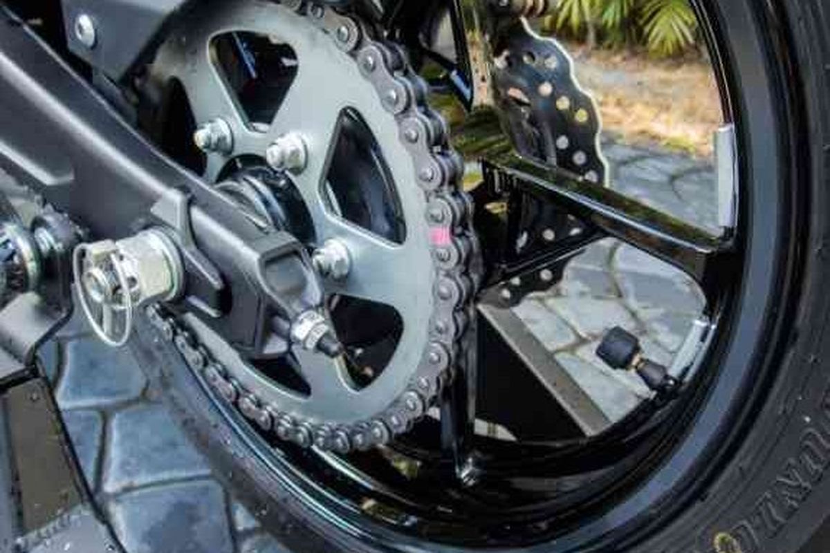 oli bekas, rantai motor, pelumas, Jangan Lumasi Rantai Motor dengan Oli Bekas, Ini Risikonya