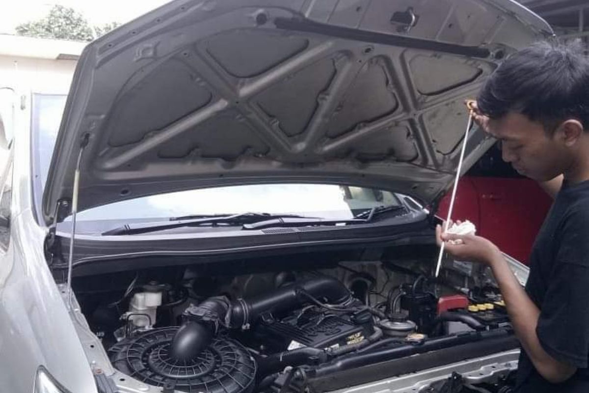 oli matik, Tips Beli Mobil Matik Bekas: Wajib Test Drive dan Cek Oli Matik