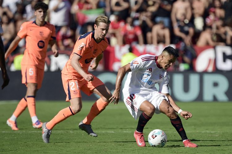 Barcelona, Real Madrid, Alexis Sanchez, Marcus Rashford, Sevilla, Liga Spanyol, Sevilla vs Barcelona, LaLiga, hasil sevilla vs barcelona, Liga Spanyol 2025-2026, Isaac Romero, Jose Angel Carmona, Akor Adams, Hasil Sevilla Vs Barcelona 4-1: Penalti Lewandowski Gagal, Barca Remuk