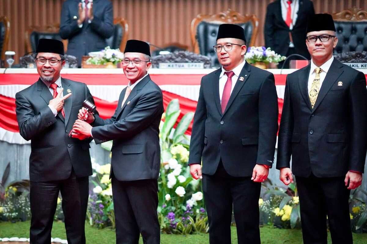 DPRD Kota Bandung, dprd bandung, tunjangan perumahan anggota DPRD, gaji dan tunjangan dprd bandung, Tunjangan Rumah DPRD Bandung Rp 50 Juta, Ketua Dewan: Kami Tidak Tahu Detailnya, Apakah Semua Anggota DPRD Mengetahui Rinciannya?, Bagaimana Sikap DPRD Menanggapi Sorotan Publik?, Apakah Pendapatan Itu Dipakai untuk Kepentingan Publik?, Apakah Tingginya Tunjangan Bisa Memicu Kecemburuan?