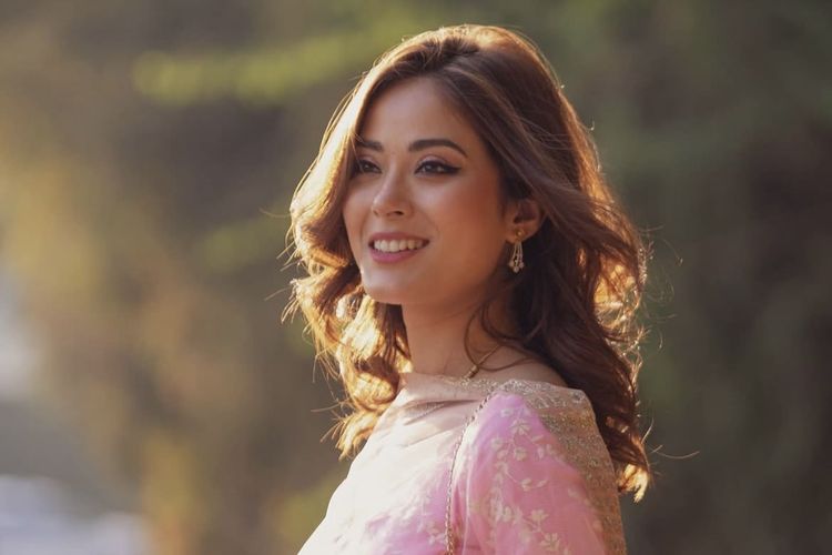 Nepal, demo Nepal, kerusuhan nepal, Shrinkhala Khatiwada, shrinkhala khatiwada instagram, miss nepal Shrinkhala Khatiwada, miss nepal 2018 shrinkhala khatiwada, Miss Nepal 2018 Shrinkhala Khatiwada Kehilangan Ratusan Ribu Followers di Tengah Protes Anak Muda Nepal, Mantan Miss Nepal 2018 Shrinkhala Khatiwada kehilangan followers, Disebut tidak peduli pada situasi Nepal, Popularitas Shrinkhala Khatiwada yang meredup, Protes anak muda Nepal