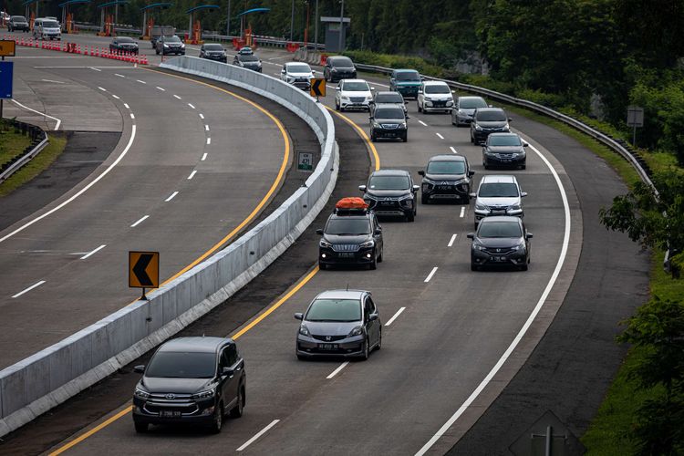 jalan tol, Jabodetabek, efisiensi perjalanan, Arus Tol Nataru 2025/2026 Meningkat, Waktu Tempuh Justru Turun