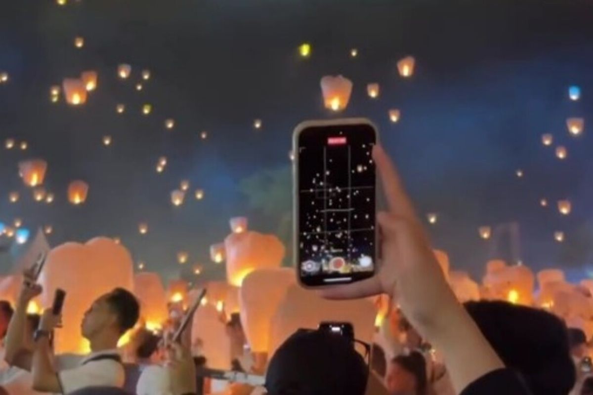 Festival Lampion, festival lampion yogyakarta 2025, festival lampion yogyakarta, hujan api festival lampion Yogyakarta, Video Viral Festival Lampion di Yogyakarta, Banyak Lampion Jatuh dan Nyangkut di Pohon