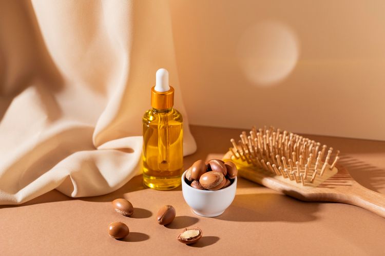 serum rambut, Serum penumbuh rambut, kesehatan kulit kepala, menumbuhkan rambut, Serum Penumbuh Rambut Ternyata Tak Selalu Efektif, Ini Penjelasan Dokter, Serum tidak selalu menumbuhkan rambut baru, Hasil tidak instan dan membutuhkan waktu, Tidak semua bahan terbukti efektif, Serum berbeda dengan minyak rambut, Efek samping tetap perlu diperhatikan, Pemilihan serum harus sesuai kondisi rambut, Cara penggunaan menentukan hasil