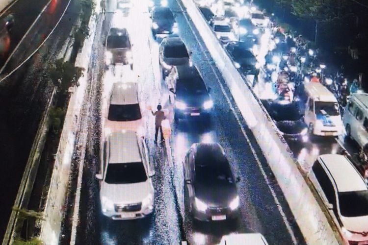 Panas, macet, ganti oli, panas, mobil matik, transmisi matik, tropis, Ganti Oli Transmisi Matik Idealnya Setiap 20.000 Km di Iklim Tropis, Ini Alasannya
