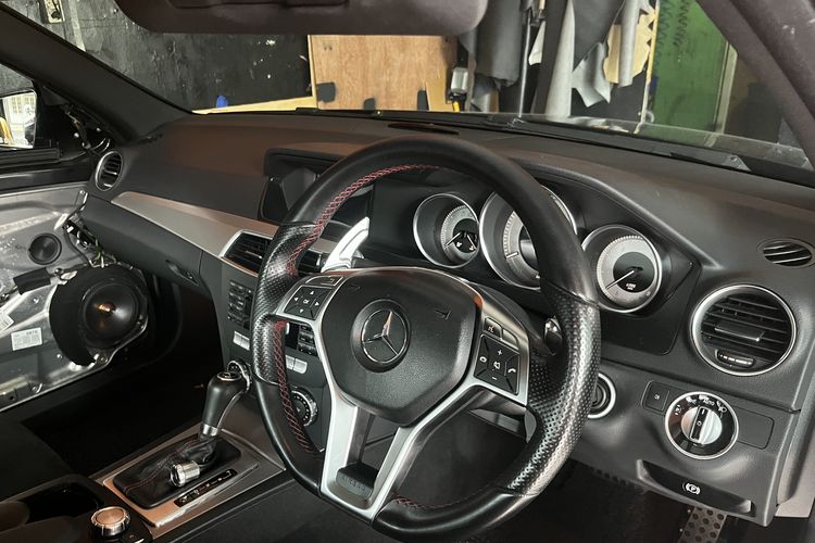 interior, mobil, Eropa, Durasi Perbaikan Interior Mobil Eropa, dari Plafon Sampai Door Trim