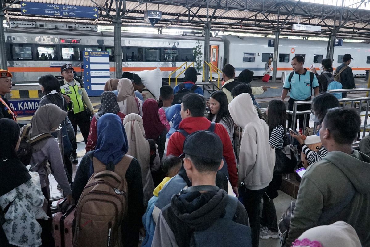 tiket kereta, libur nataru, kereta jakarta semarang, kereta semarang jakarta, Daftar Harga Tiket Kereta Jakarta–Semarang untuk Libur Nataru 2025, Kelas Ekonomi Mulai Rp 200 Ribuan