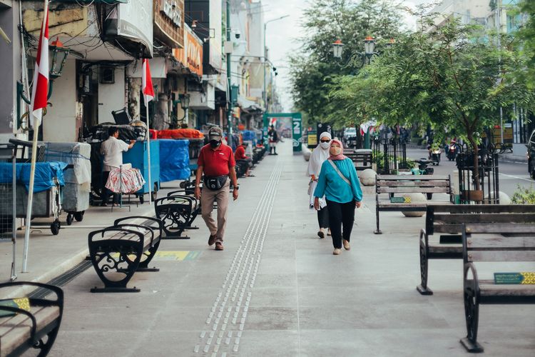 Stasiun Tugu, wisata gratis, wisata yogyakarta, tempat wisata dekat stasiun yogyakarta, 7 Tempat Wisata Dekat Stasiun Yogyakarta, Tiket Masuk Murah hingga Gratis, 1. Malioboro, 2. Beteng Vredeburg, 3. Museum Sonobudoyo, 4. Keraton Yogyakarta, 5. Diorama Arsip Jogja, 6. Alun-alun Kidul Yogyakarta, 7. Taman Pintar