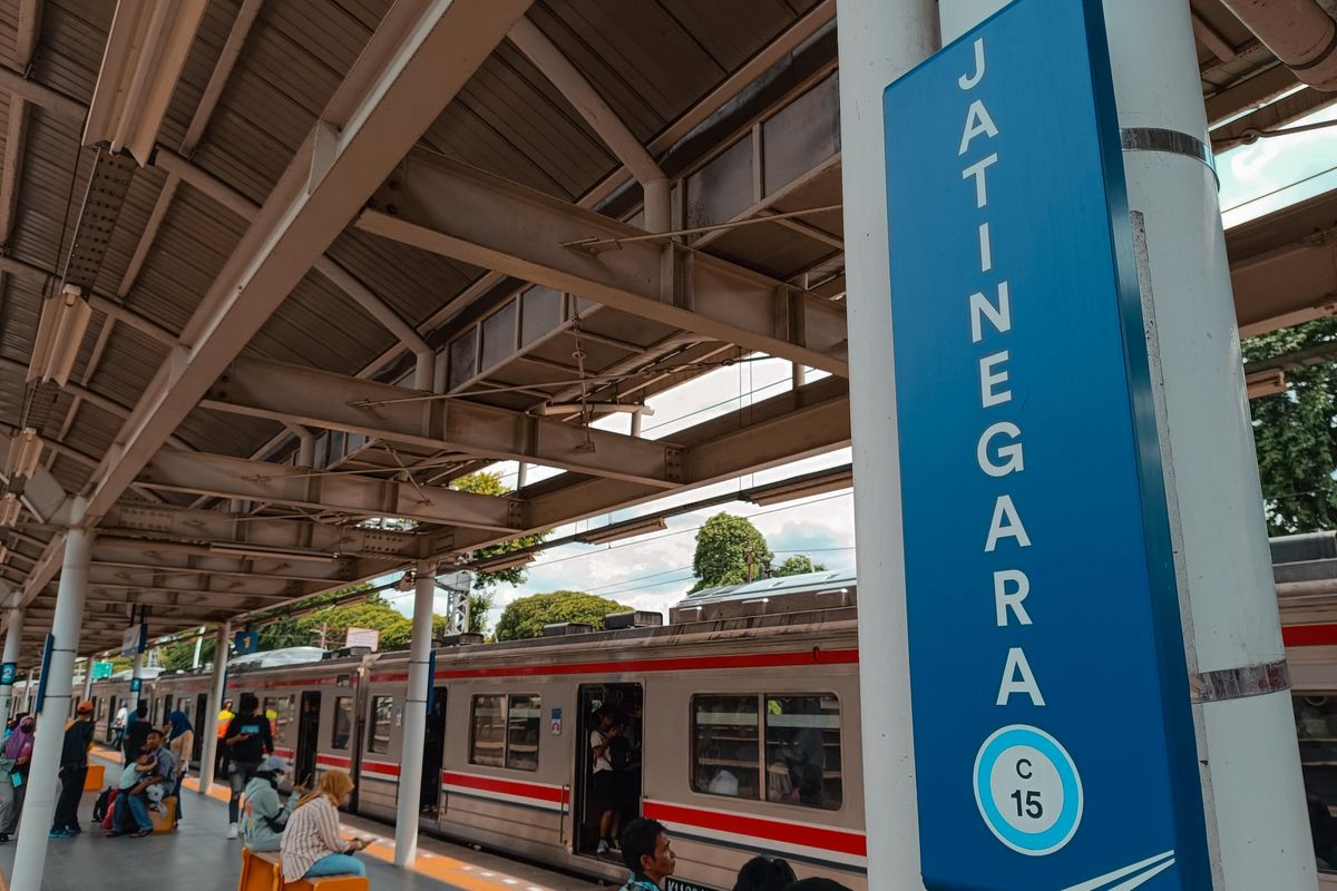 Stasiun Jatinegara, Stasiun Gambir, KAI Daop 1 Jakarta, 11 Kereta Berhenti Luar Biasa di Stasiun Jatinegara Hari Ini, Termasuk KA Jurusan Semarang, 1. KA 6 Argo Semeru, 2. KA 50A Purwojaya, 3. KA 132 Parahyangan, 4. KA 46 Taksaka, 5. KA 2 Argo Bromo Anggrek, 6. KA 16 Argo Dwipangga, 7. KA 118 Gunung Jati, 8. KA 7006 Batavia, 9. KA 40 Sembrani, 10. KA 62 Manahan, 11. KA 122 Cakrabuana