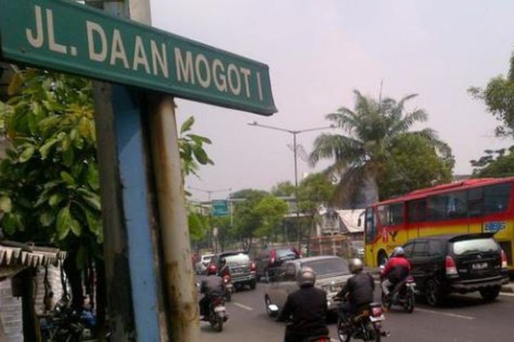 prabowo subianto, pahlawan, jalan daan mogot, profil daan mogot, daan mogot pahlawan, Sosok Daan Mogot, Pahlawan yang Gugur bersama 2 Paman Prabowo Subianto, Profil Daan Mogot, Daan Mogot masuk PETA di usia 14 tahun, Pangkat mayor di usia 16 tahun, Tewas di Pertempuran Lengkong bersama paman Prabowo, Daan Mogot dan 2 paman Prabowo gugur