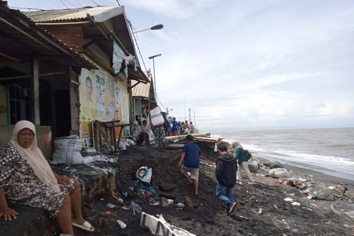 Mataram NTB Diterjang Gelombang 2-3 Meter, Pemkot Kaji Status Darurat
