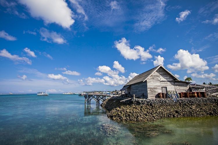 Wakatobi, liburan ke Wakatobi, pesona indonesia, Kemenpar, destinasi liburan, traveling ke Wakatobi, Liburan ke Wakatobi, Menjejak Surga Bawah Laut Wakatobi, Tergoda Pesona Alam, Budaya, dan Cita Rasa Sulawesi Tenggara, 1. Menyelami bawah laut Taman Nasional Wakatobi, 2. Menyaksikan lumba-lumba menari di Pulau Kapota, 3. Menyusuri kampung Suku Bajo Mola, 4. Menikmati keasrian Danau Sombano