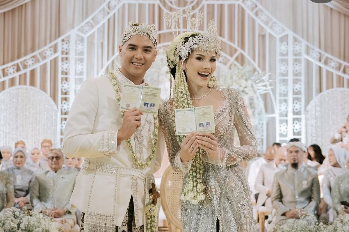 Alyssa Daguise, Perhiasan Alyssa Daguise, pernikahan al ghazali dan alyssa daguise, akad nikah al ghazali, akad nikah Al Ghazali dan Alyssa Daguise, perhiasan Alyssa Daguise dalam akad nikahnya, perhiasan alyssa daguise, cincin alyssa daguise, harga cincin alyssa daguise, Perhiasan Alyssa Daguise Saat Akad Nikah dengan Al Ghazali, Capai Ratusan Juta, 1. Cincin , 2. Kalung berlian, 3. Anting , 4. Gelang 