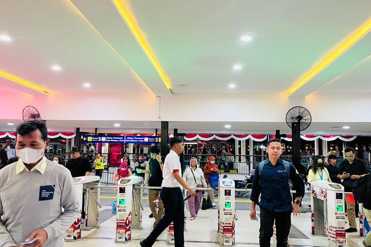 Stasiun Lempuyangan, kereta yang berhenti di stasiun lempuyangan, kereta berhenti luar biasa di stasiun lempuyangan, Perubahan Operasional Kereta Bikin Pasutri Ini Putar Otak, Begini Ceritanya