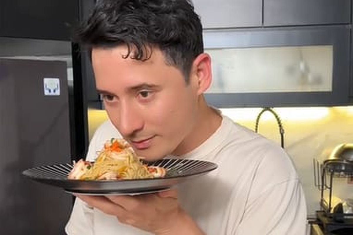 Nino Fernandez, resep spaghetti aglio olio, resep spaghetti aglio olio pedas, resep spaghetti aglio olio udang, resep spaghetti aglio olio rumahan, Nino Fernandez Bagi Resep Spaghetti Favoritnya, Pakai Bahan Simpel
