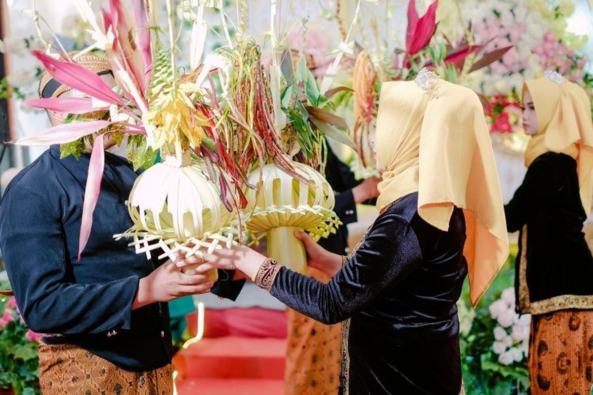 Suro, Jawa, Solo, pernikahan, Muharam, Jawa Tengah, berita Jateng, Benarkah Dilarang Menggelar Pernikahan di Bulan Suro? Ini Penjelasan Budayawan, Larangan Menikah di Bulan Suro, Mitos atau Adat?, Benarkah Akan Kualat Jika Menikah di Bulan Suro?, Tradisi Suro: Asal-usul dan Filosofi, Apakah Boleh Nekat Menikah di Bulan Suro?