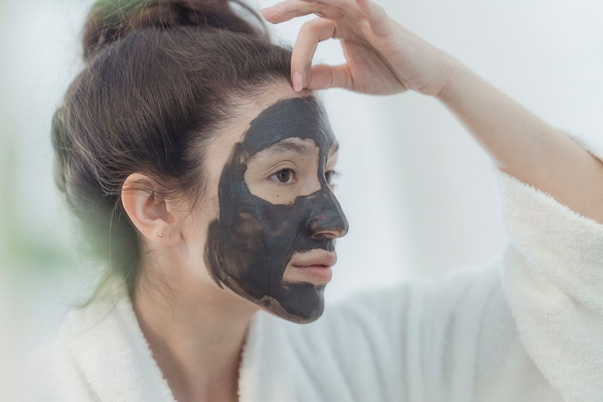 masker wajah alami, cara pakai masker wajah, cara yang benar memakai masker wajah, tips memakai masker wajah, bagaimana cara memakai masker wajah, Cara Pakai Masker Wajah yang Tepat untuk Hasil Terbaik, Langkah pertama, Langkah kedua, Langkah ketiga, 1. Pastikan langsung menggunakan masker wajah, 2. Gunakan 2-3 kali seminggu, 3. Masukkan dalam rutinitas skincare