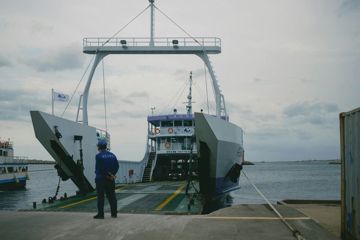 mobil, kapal feri, ASDP, Aturan Penyeberangan Kendaraan Listrik via Laut Terus Disempurnakan