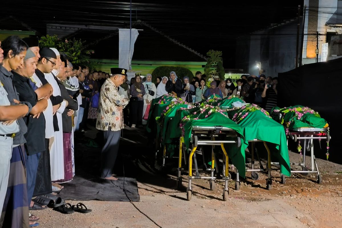 jember, Probolinggo, kecelakaan di bromo, RS Bina Sehat, RS Bina Sehat Jember, kecelakaan bus di bromo, karyawan RS Bina Sehat meninggal, Kecelakaan Bus Pegawai RS Bina Sehat Jember di Bromo, Hendra, Istri, dan Anaknya Meninggal Dunia, Percakapan Terakhir dengan Anak dan Cucu, Wasiat Terakhir Hendra, Kronologi Kecelakaan Bus Probolinggo, Jumlah Korban Kecelakaan Bus Probolinggo