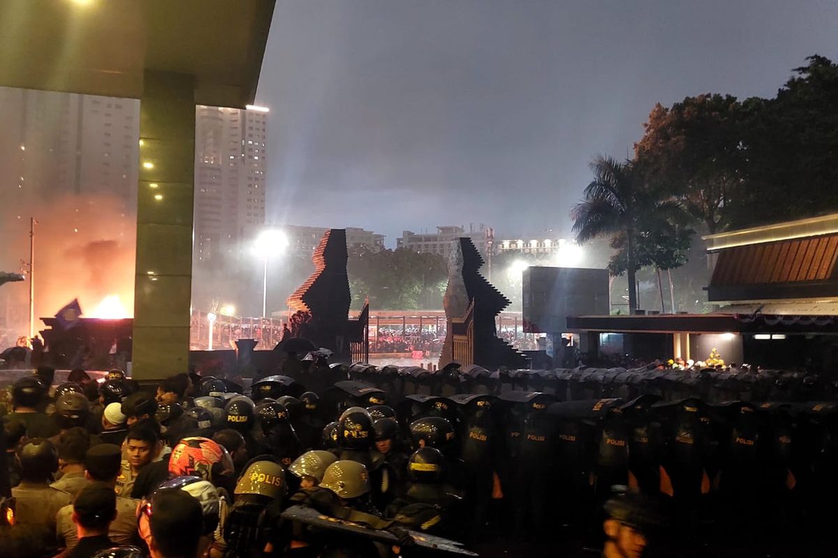 demo, aksi, lirik lagu, lirik lagu Darah Juang, lirik lagu untuk demo, lagu untuk demo, darah juang, darah juang lirik, Lirik Lagu Darah Juang, Populer di Aksi Demonstrasi Mahasiswa