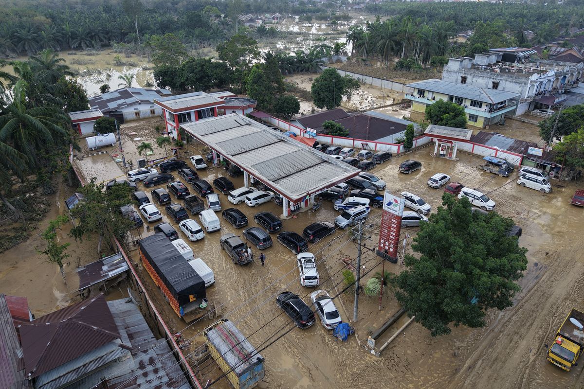 water hammer, mobil terendam banjir, Water Hammer, bahaya mobil terendam banjir, bahaya menyalakan mobil usai terendam banjir, Jangan Nyalakan Mobil yang Terendam Banjir: Ahli Jelaskan Risikonya